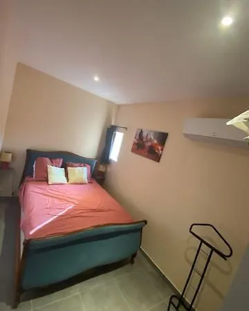 6p Ardèche ,ruoms Centre, Climatisé Avec Piscine * Ruoms